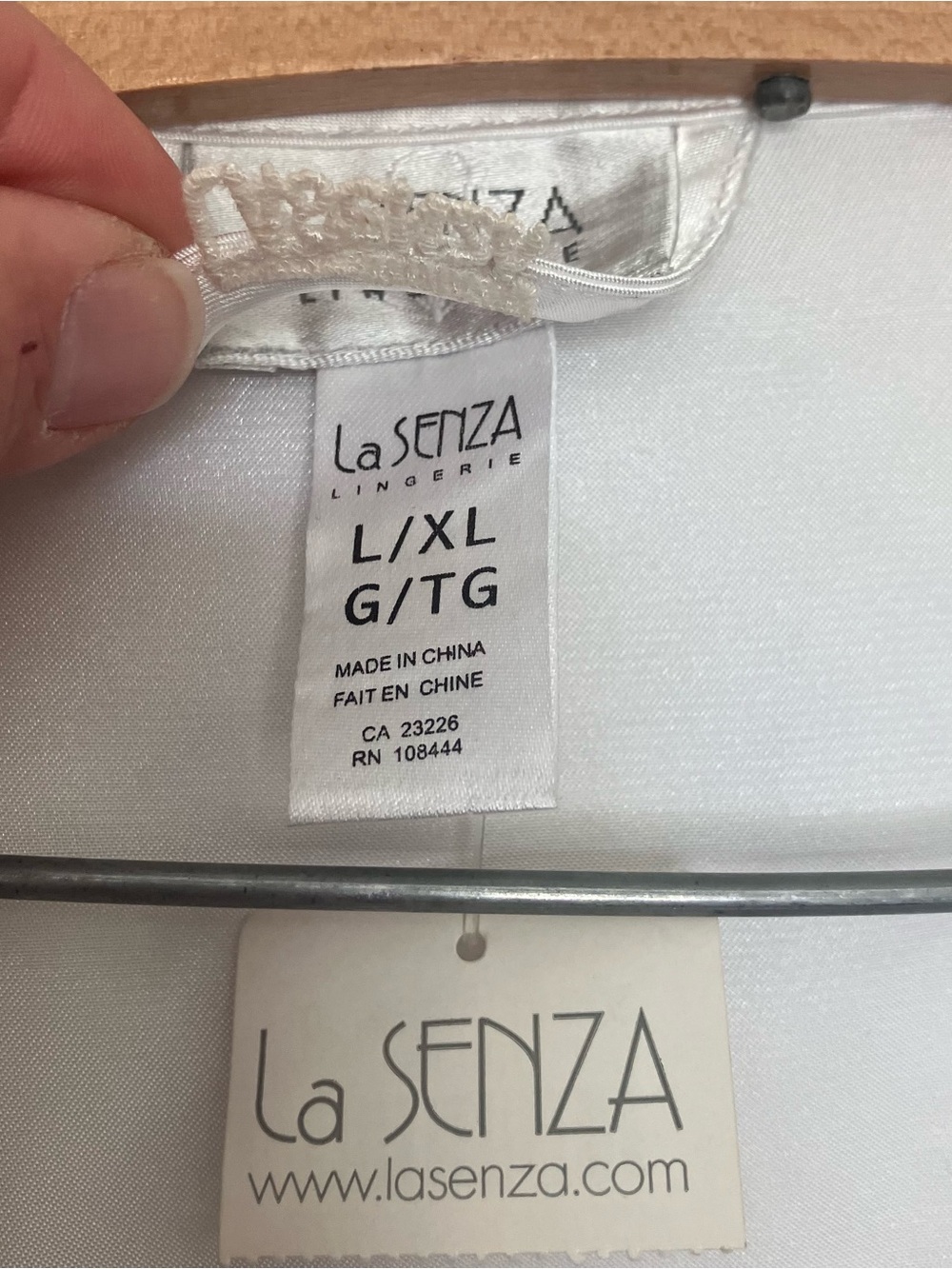 NWT La Senza Silver Satin Kimono Robe Self-Tie Belt Women’s L/XL - Picture 3 of 14